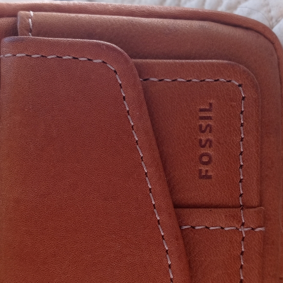 FOSSIL KEY CHAIN CARD HOLDER - Picture 2 of 7